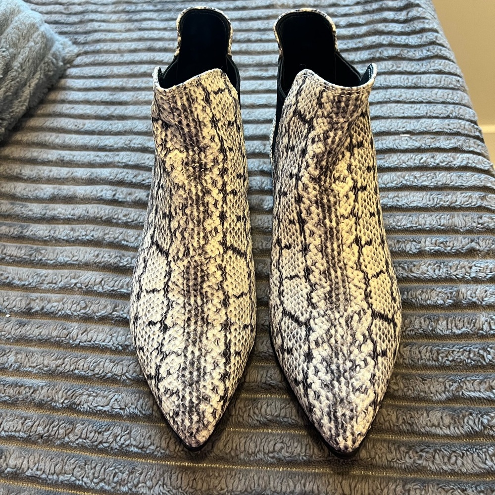 Cole Haan Bootie Snake Print Leather size 8